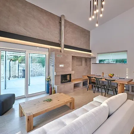 Moly - Luxury With Heated Private Pool Villa Agia Triada